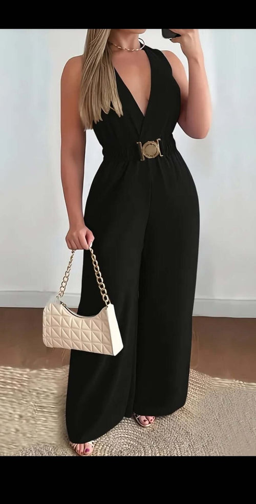 Combinaison noire avec col plongeant et ceinture, idéale pour un style moderne et élégant.